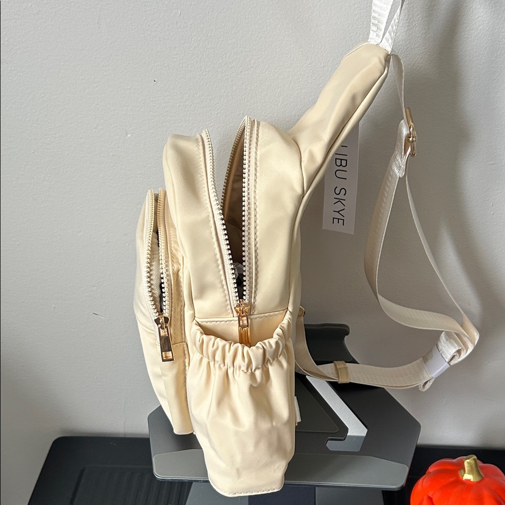 ✨Malibu Skye Cream Sling Bag✨ - Picture 4 of 4